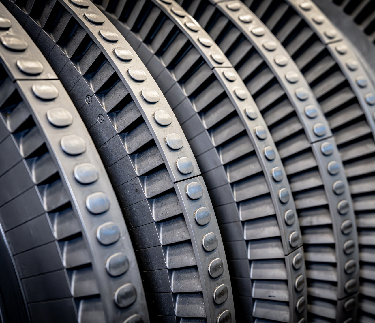 Steam turbine rotor blading
